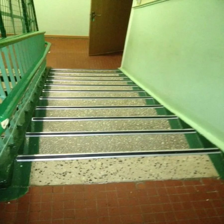 Порог одноуровневый ПС 08-1.2700.001ч Без покрытия